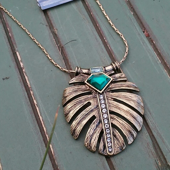 Costume Jewelry Jewelry - 🆕Antique gold boho leaf necklace!!